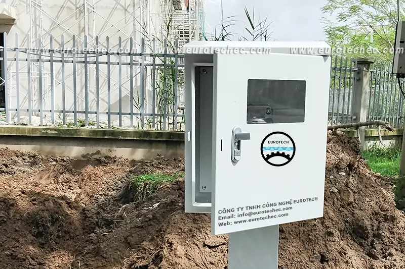 Tủ đồng hồ nước loại có mica để đọc số đồng hồ nước