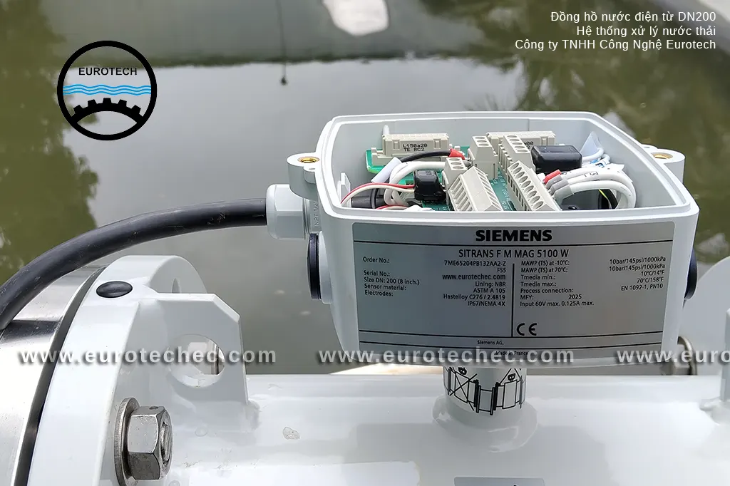 Kết nối tín hiệu cho đồng hồ nước điện từ Mag 5100 W DN200 trong một hệ thống nước thải